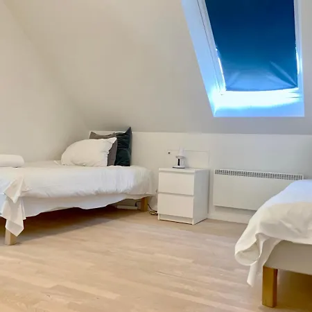 2 Bedroom Located At Apartment *