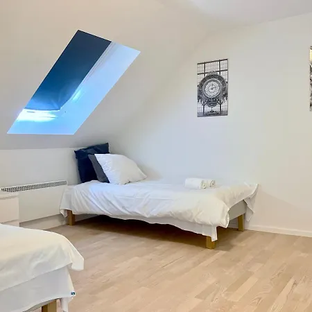 2 Bedroom Located At Apartment *