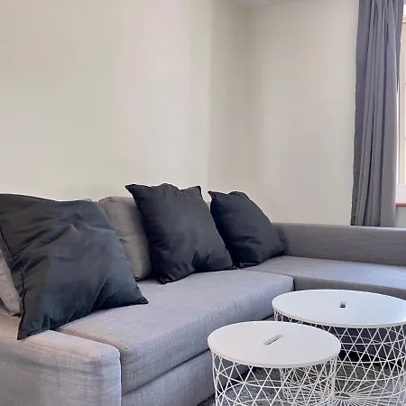 2 Bedroom Located At Apartment *