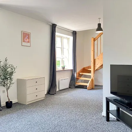 2 Bedroom Located At *
